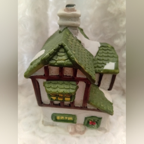 Charming Holiday Village House with Green Roof - Picture 3 of 4